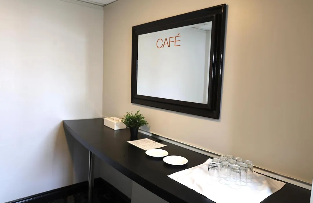 Travelodge By Wyndham Quebec City Hotel & Convention Centre-1